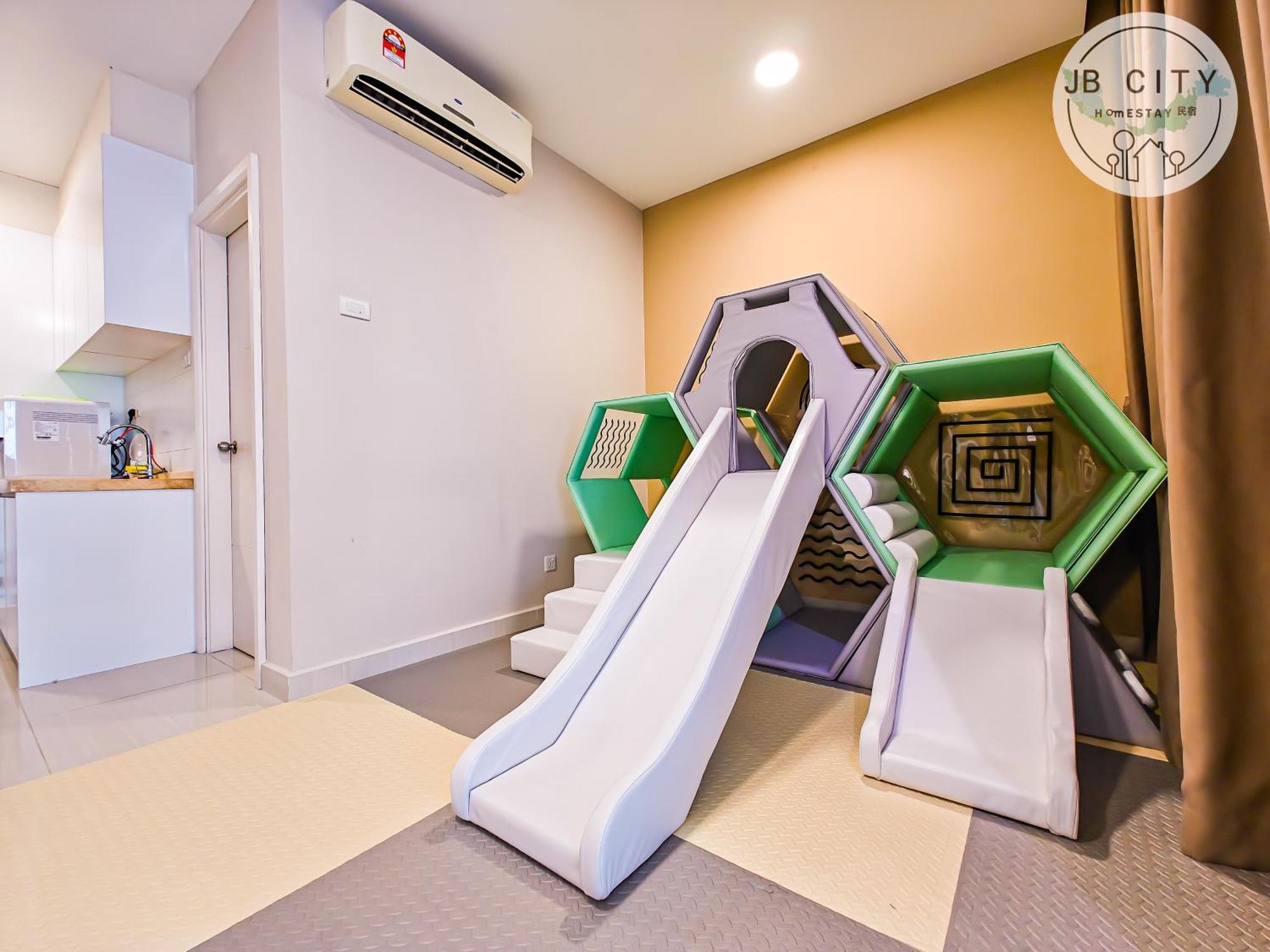 Medini Signature Suites By Rr Jbcity Нусаджая Екстериор снимка